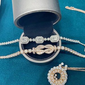 Lắc Tay Vàng Đính Kim Cương Moissanite Thời Thượng 2023 - Tạo Nét Riêng Cho Phong Cách Của Bạn